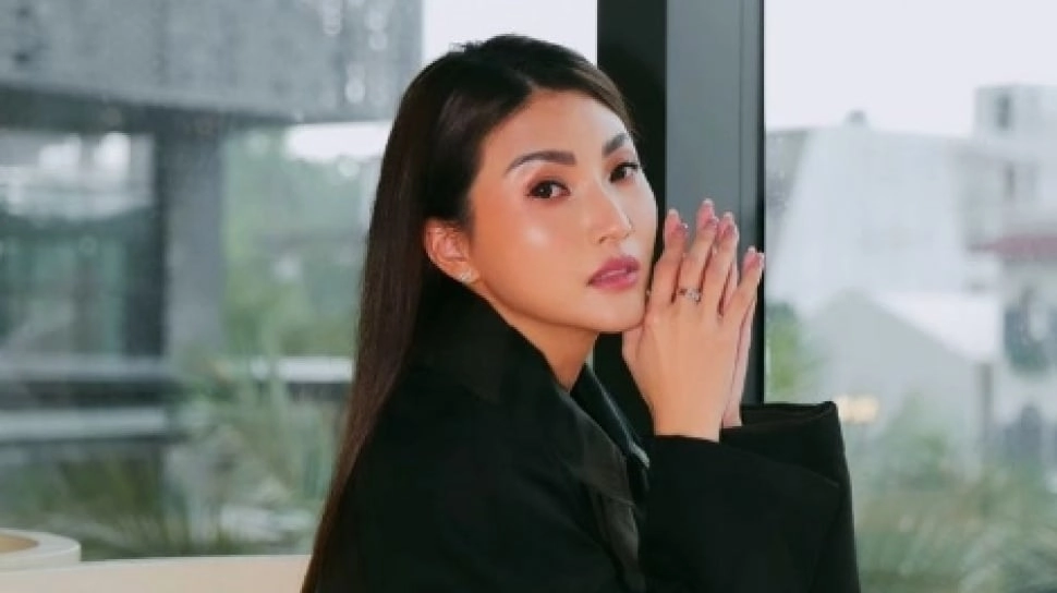 Apa Itu Upper Blepharoplasty? Operasi Plastik yang Dijalani Sarwendah di Korea Selatan