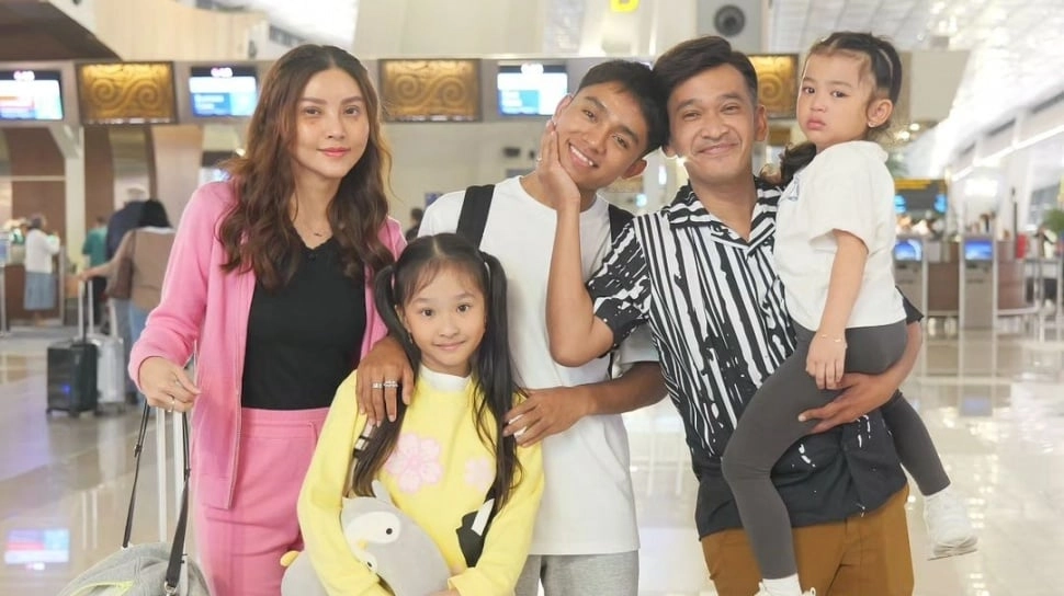 Setelah Heboh Soal Gugatan Cerai, Kini Sarwendah Pamer Wajah Oplas Bersama Ruben Onsu