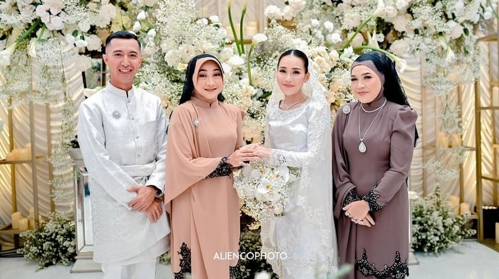 Apa Sih Isi Seserahan Ayu Ting Ting? Muhammad Fardana Minta Semuanya Dikembalikan ke Ibu