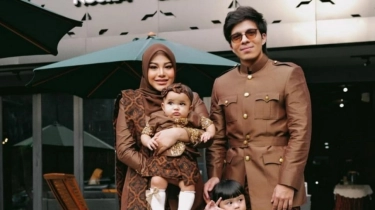 Baby Azura Pilih Ambil Uang saat Tedak Siten, Anak Aurel dan Atta Didoakan Jadi Miliarder