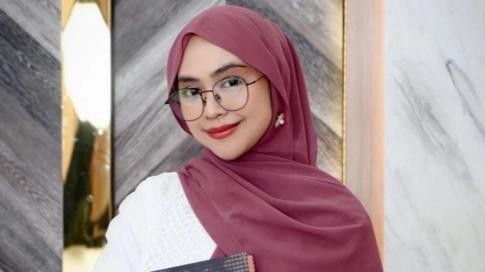 Tampil Makin Berani, Begini Beda Riasan Ria Ricis Sebelum vs Sesudah Cerai