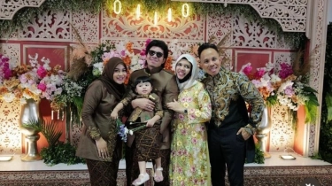 Gen Halilintar Telat Datang di Acara Tedak Siten Azura, Ekspresi Aurel Hermansyah Jadi Sorotan