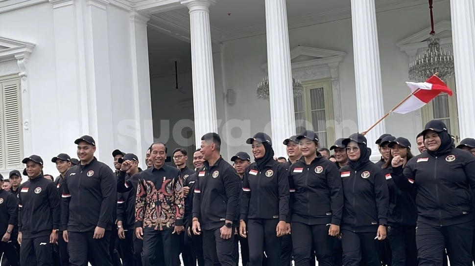 Lepas Kontingen Olimpiade Paris, Jokowi ke Atlet: Rakyat Ingin Bendera Merah Putih Berkibar di Arena