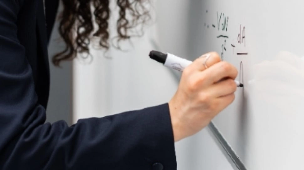 Prestasi Memukau Diwarnai Keraguan, Gadis Jenius Matematika Asal Pedesaan Dituduh Menyontek