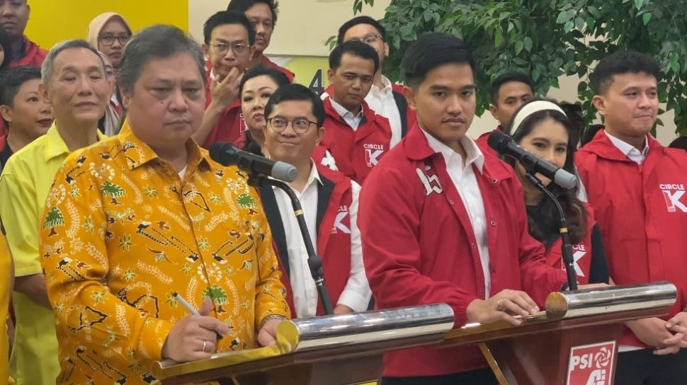 Beda 'Jago' di Pilgub Banten, Kaesang Berbalas Pantun dengan Airlangga