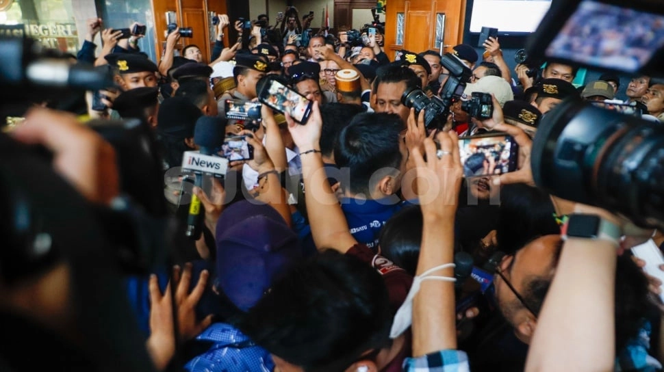 Ricuh usai Divonis Ringan, Wartawan Dianiaya Ormas Pendukung SYL: Bodhiya Dikejar hingga Ditendang!