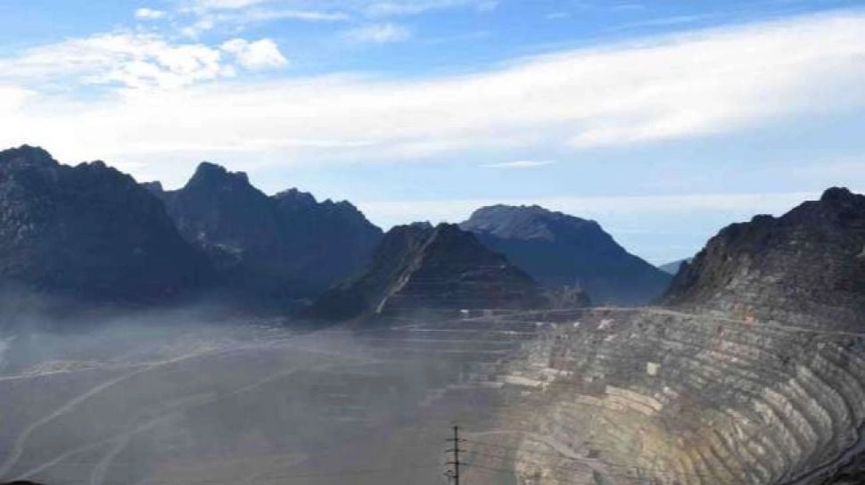 Sebelum Lengser, Jokowi Janji Akan Perpanjang Izin Tambang Freeport
