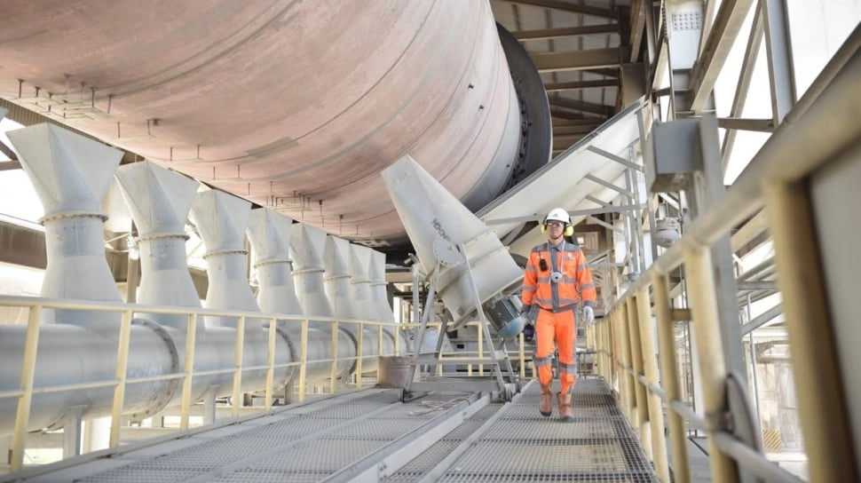 Saham SMGR Masuk Daftar Indeks PEFINDO i-Grade