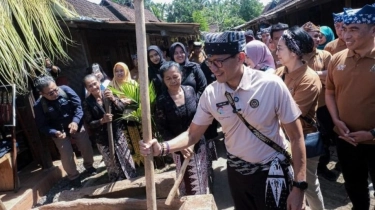 Demi Pamerkan Desa Wisata Osing ke Dunia, Sandiaga Ikut Tradisi Gedhogan