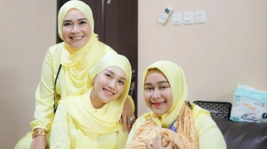 Gendong Cucu, Ibu Ayu Ting Ting Pakai Sandal Setara 3 Kali Gaji PNS Ayah Ojak