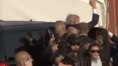 Terungkap! Alasan Donald Trump Kepalkan Tangan saat Diserang Pria Bersenjata