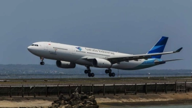 CEK FAKTA: Lahir di Pesawat, Pria Ini Ngaku Dapat Hadiah Istemewa Naik Pesawat Garuda Gratis Seumur Hidup