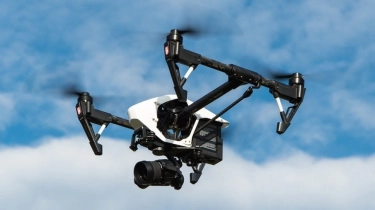 Pria China Pergoki Istri Selingkuh dengan Bosnya Lewat Drone, 20 Menit Berduaan di Bangunan Rusak