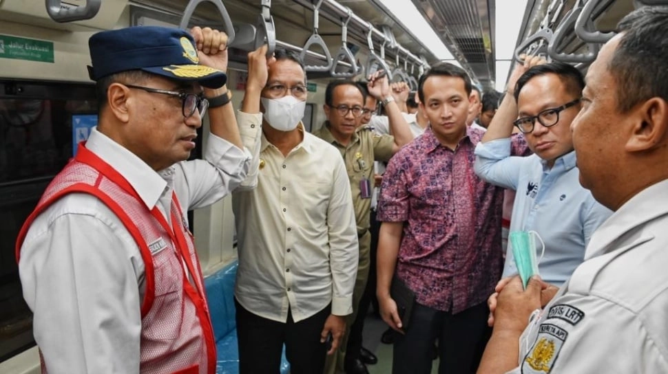 Tinggalkan Kendaraan Pribadi, Kemenhub Siapkan Transportasi Umum Modern dan Terintegrasi