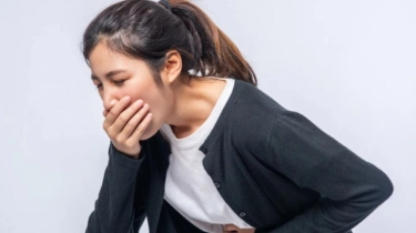 Tips Cepat dan Tepat Pertolongan Pertama Keracunan Makanan, Penting Banget Nih!