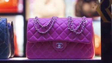 Baru 2 Jam Dibeli, Tas Chanel Seharga Ratusan Juta Milik Aktris Taiwan Raib di London!
