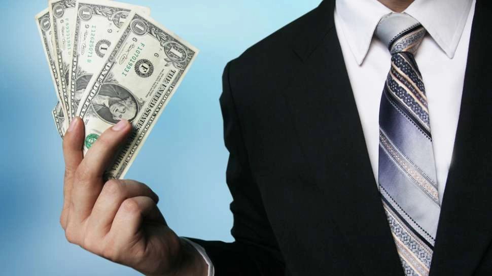 Bisa Jadi Solusi Finansial, Pertimbangkan Hal Ini Saat Akan Mengajukan Kredit di Bank