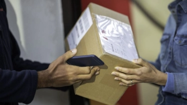 Tegang! Wanita Ini Kesal Paketnya Ditahan Tetangga, Netizen Geram