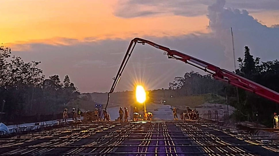 Anak Usaha SIG Pasok Beton Siap Pakai Untuk Proyek Jalan Tol Pertama Jambi
