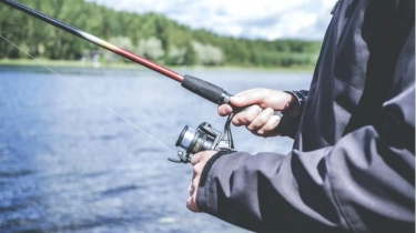 Mancing Santai Berujung Menegangkan, Warga Singapura Ini Dapat Tangkapan Tak Terduga