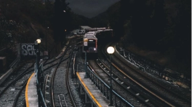 Kereta Penumpang Hantam Truk di Rusia, 140 Luka 8 Gerbong Tergelincir