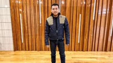 Disalami Fuji, Tatapan Anang Hermansyah Jadi Omongan: Kok Gitu Amat Lihatnya?