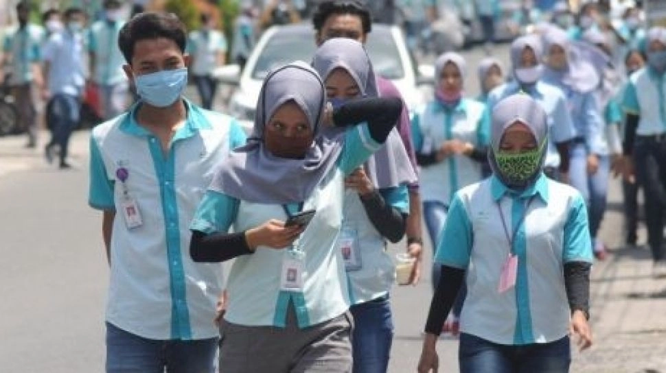 PMI Manufaktur RI Anjlok, PHK Bak Wabah yang Merebak