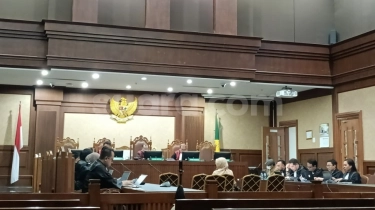 Fify Mulyani Kirim Makanan Hingga Pashmina Lewat Istri Sah Gazalba Saleh