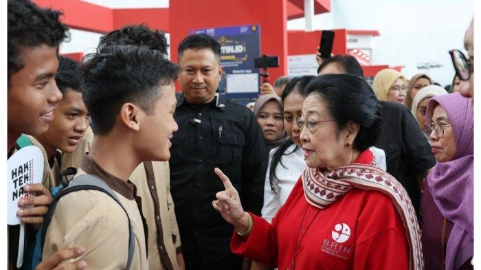 Momen Megawati Goreskan Pesan untuk Pelajar Bogor Saat Tinjau Pameran InaRI Expo 2024 dan IEMS