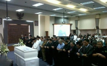 Tata Cara dan Bacaan Sholat Jenazah, Lengkap dengan Tulisan Arab dan Artinya