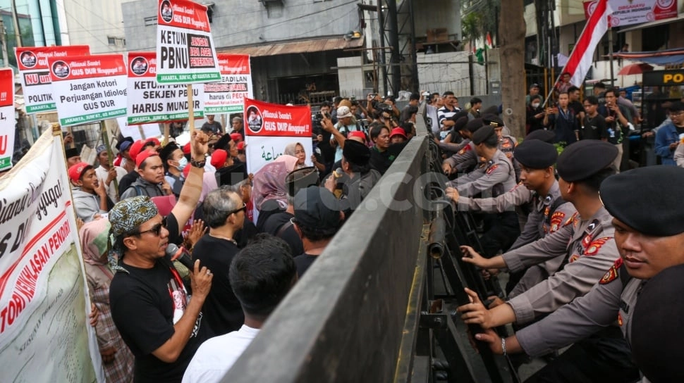 Perintahkan Banser dan Anshor Gebuk Pendemo, PBNU Kena Sentil: Polisi Aja Gak Main Asal Gebuk