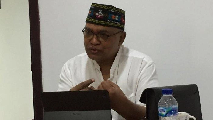 Petrus Nilai Pengunduran Diri Airlangga Tidak Normal: Ada Invisible Hand yang Tengah Bermain