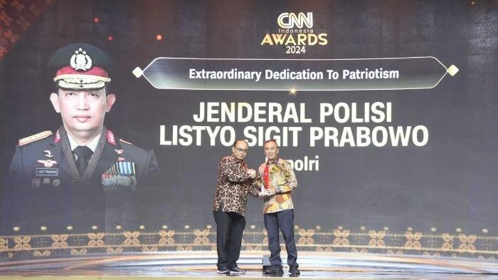 Kapolri Raih Penghargaan Extraordinary Dedication of Patriotism
