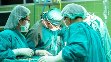Kasus Bunuh Diri Dokter Muda Undip: Apa yang Harus Diketahui Tentang Stres di Profesi Medis?