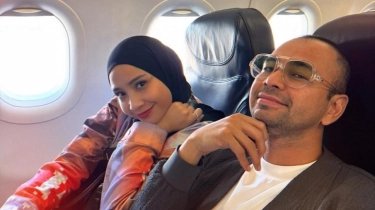 Sering Sibuk Main HP, Netizen Salah Fokus Lihat Isi WhatsApp Raffi Ahmad: Pantes Nagita Slavina Gak Mau Cek..