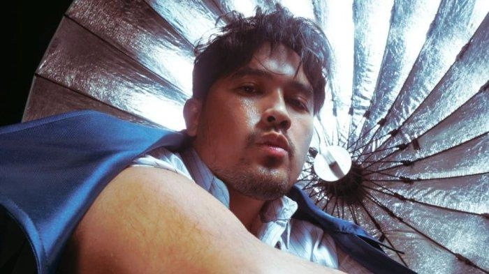 Adrian Khalif Hadirkan Dua Single Baru Jelang Perilisan Album Kedua