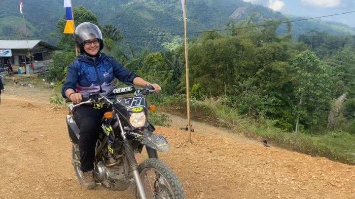 Naik Motor Trail, Dirut Bakti Kominfo Cek Wi-Fi Gratis di Pelosok Kabupaten Luwu