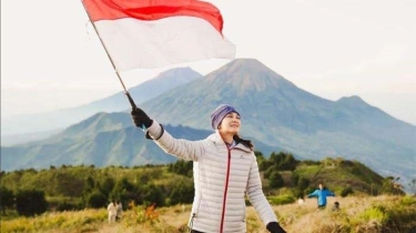 Posting Foto Kibarkan Merah Putih di Gunung Saat HUT Kemerdekaan RI, Luna Maya Ajak Lestarikan Alam