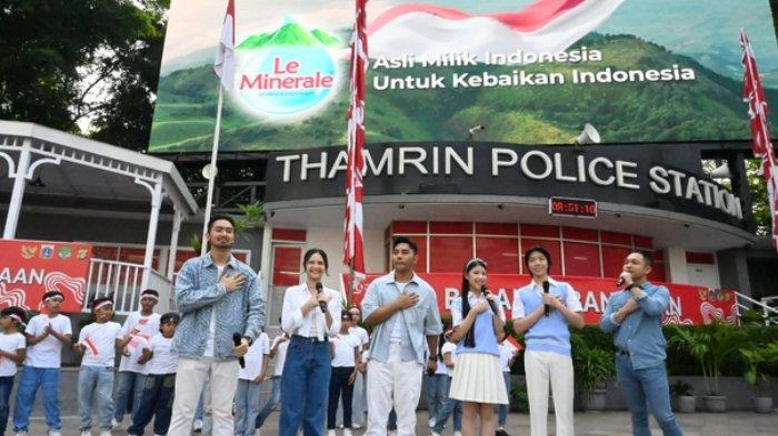 Pecah! Masyarakat Nyanyi Bareng Lagu Nasional Hasil Kolaborasi Le Minerale di Perayaan HUT ke-79 RI