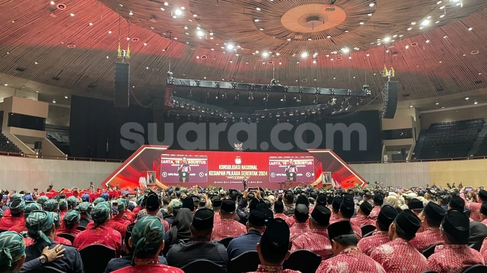 Jelang Pilkada Serentak, Jokowi Kasih 'Gula-gula' Kenaikan 50% Insentif Pegawai KPU