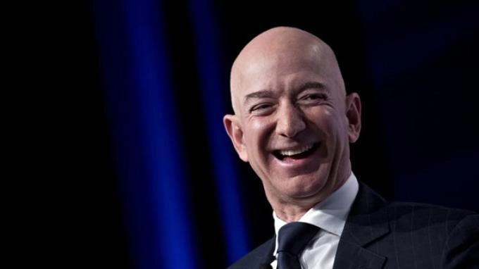 Ajak Tunangannya, Pendiri Amazon Jeff Bezos Temui Paus Fransiskus di Vatikan