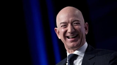 Ajak Tunangannya, Pendiri Amazon Jeff Bezos Temui Paus Fransiskus di Vatikan