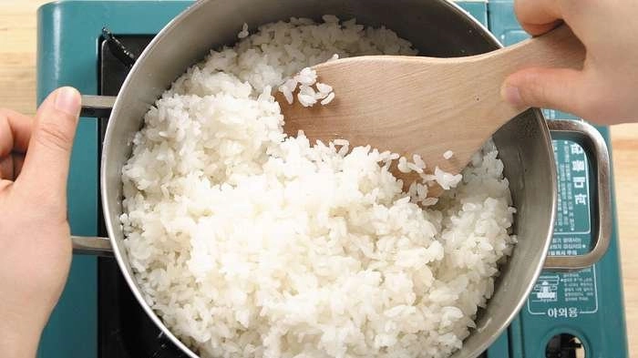 Hindari Dampak Buruk Mengonsumsi Nasi Berlebihan Bagi Kesehatan