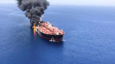 Baku Tembak di Tengah Laut, Kapal Berbendera Yunani Diserang di Laut Merah
