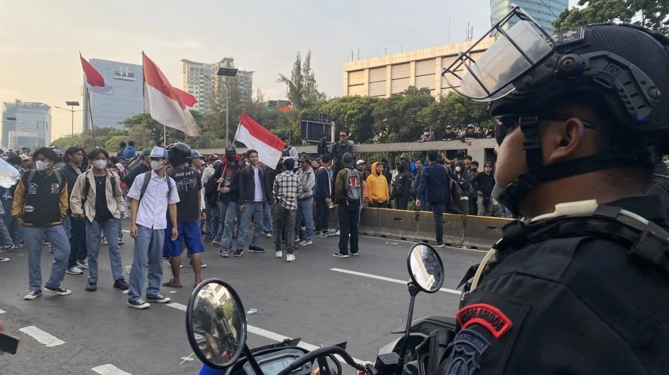 Anak STM Turun Aksi Kawal Putusan MK, Lagu Indonesia Pusaka Berkumandang