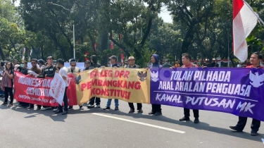 Guru Besar hingga Aktivis Demo Depan MK: Baleg Pembangkang Konstitusi, Jangan Tafsir Lagi Putusan MK!