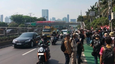 Suasana Terkini di Depan Gedung DPR Jelang Aksi Demo Kawal Putusan MK Tentang Pilkada