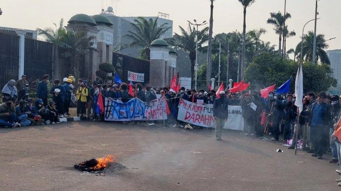 Gelar Unjuk Rasa Kawal UU Pilkada di DPR, Mahasiswa: Sebelum Ada PKPU Semua Kemungkinan Bisa Terjadi