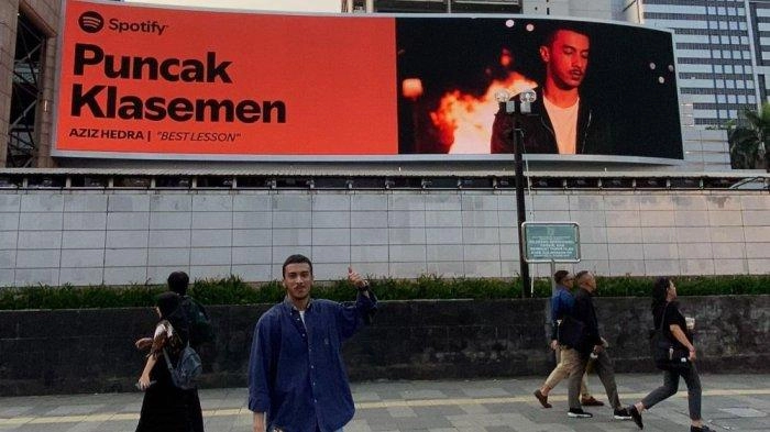 Aziz Hedra Girang Wajahnya Jadi Cover Playlist Puncak Klasemen