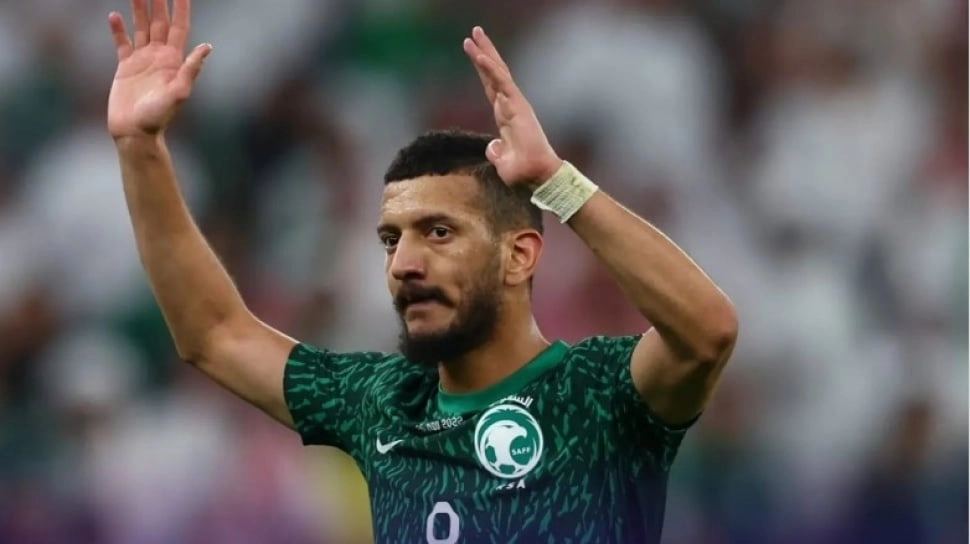 Ditunggu Thom Haye Duel, Gelandang Piala Dunia Milik Arab Saudi Malah Cedera